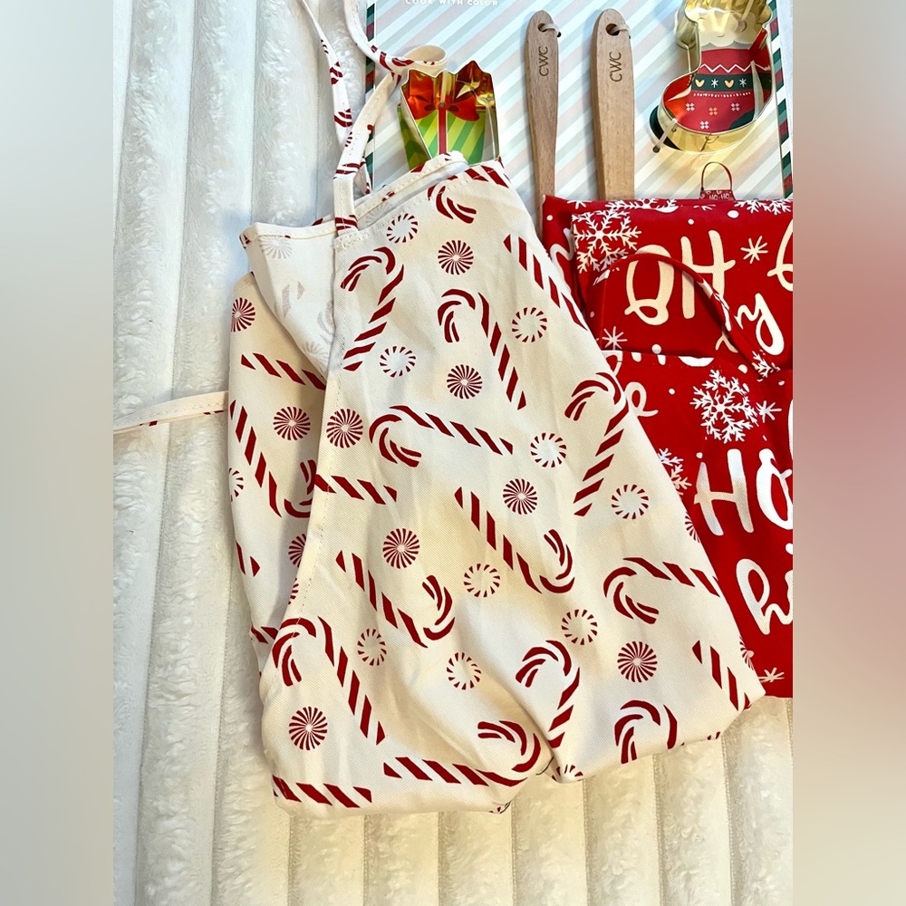 CWC Holiday Baking Set with Red and Green Accents - Picture 7 of 8